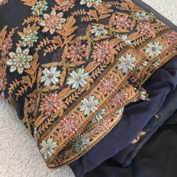 Pakistani dresses - Picture 3 of 8